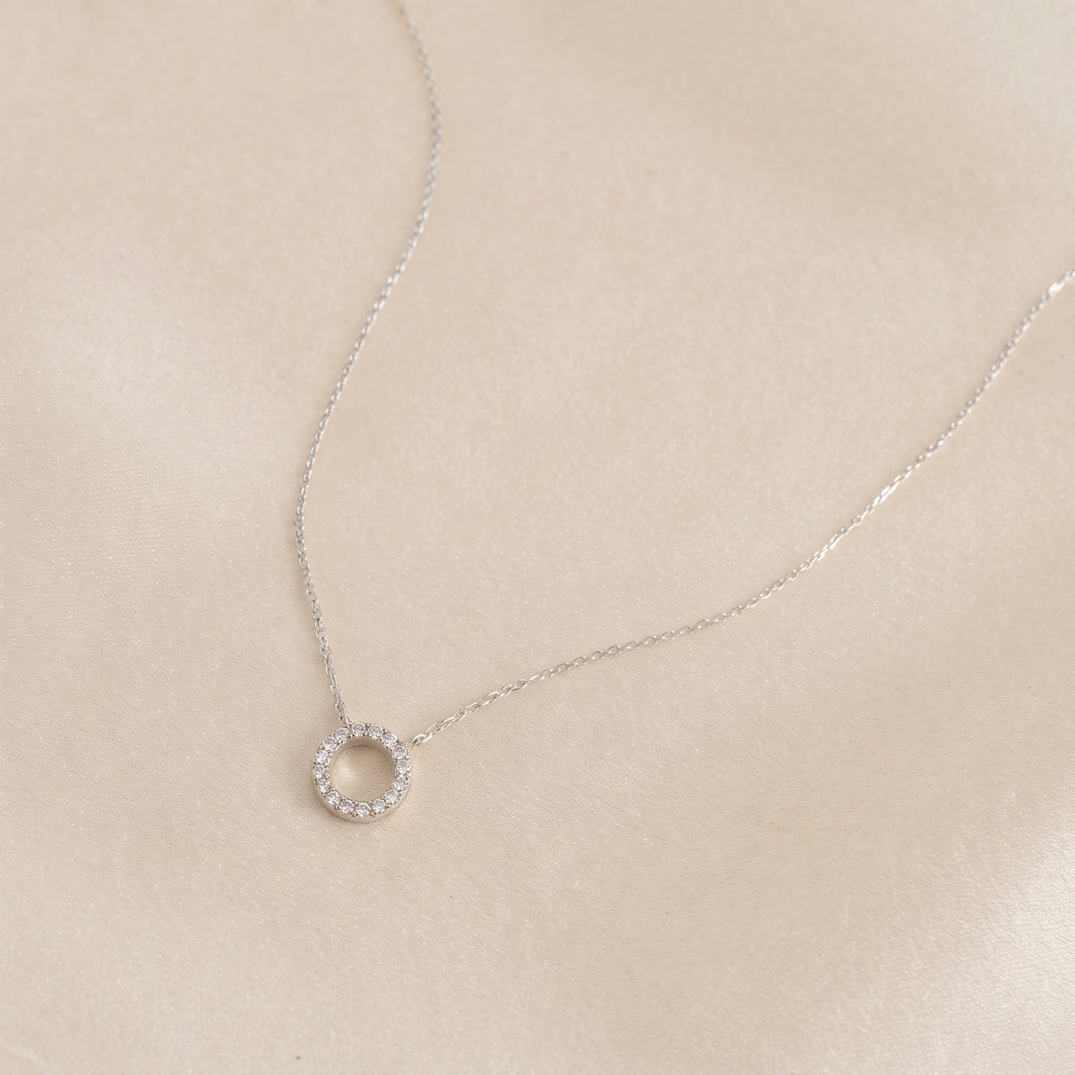CIRCLE NECKLACE SILVER